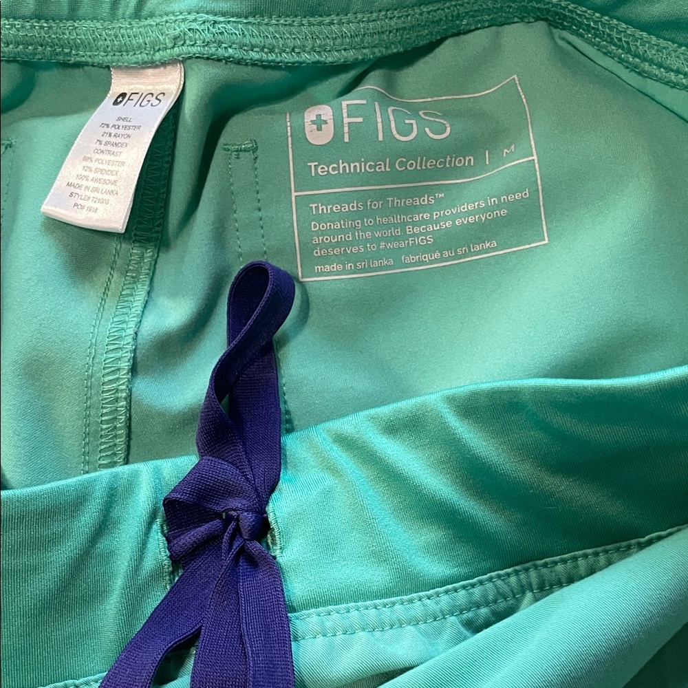 FIGS Scrub Set - Picture 5 of 6